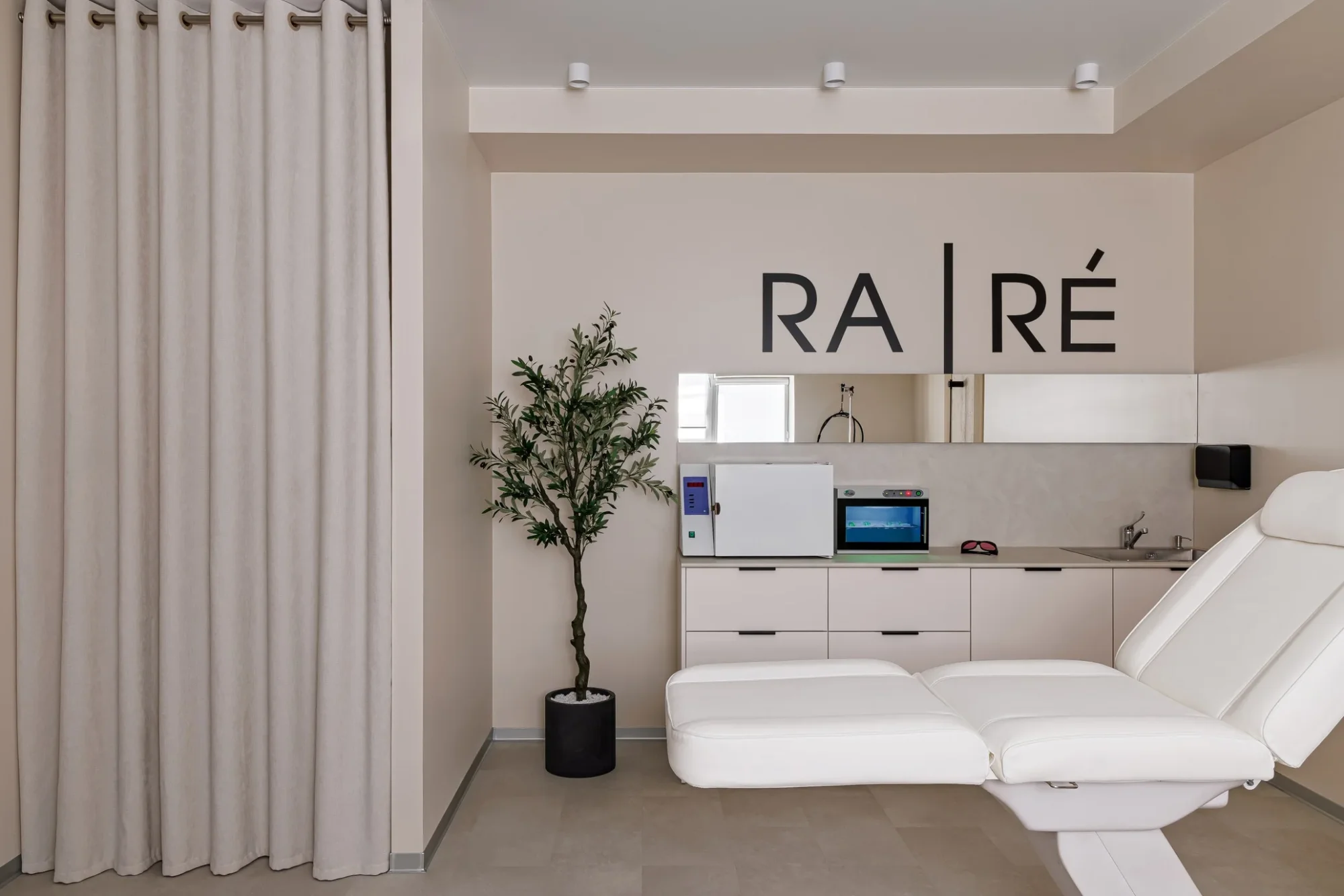 Внутри клиники RA|RÉ